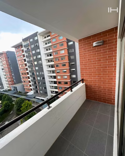 APARTAMENTO EN RENTA EN ZONA 14 CON BALCÓN  - Imagen 3