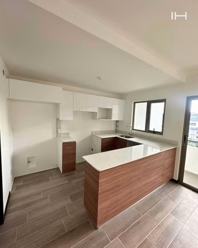 APARTAMENTO EN RENTA EN ZONA 14 CON BALCÓN 