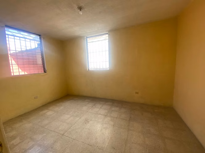  ¡Venta Casa Amplia y Bonita en  Residenciales La Gloria !  Frente a Walmart Santa Clara, Villa Nueva (dentro de garit - Imagen 2