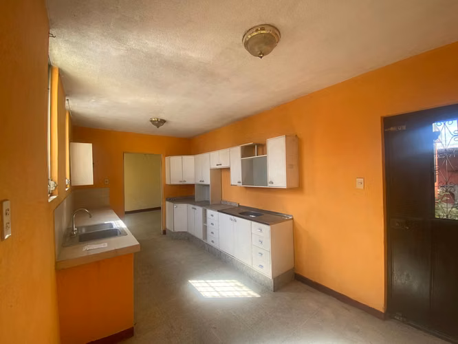  ¡Venta Casa Amplia y Bonita en  Residenciales La Gloria !  Frente a Walmart Santa Clara, Villa Nueva (dentro de garit - Imagen 3