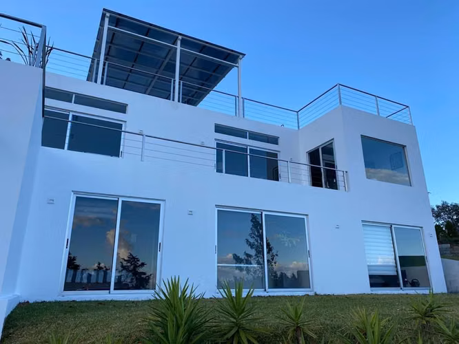 HERMOSA CASA EN VENTA EN KM 20.7 CARRETERA A FRAIJANES
