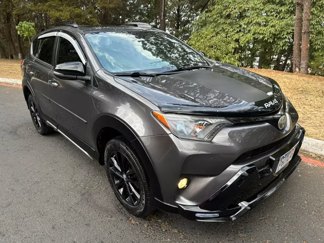 TOYOTA RAV4 ADVENTURE 4X4 2018 - recién ingreso, todas sus bolsas, lista para traspaso. - Imagen 2