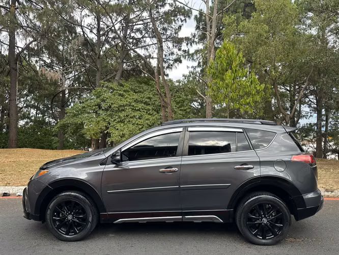 TOYOTA RAV4 ADVENTURE 4X4 2018 - recién ingreso, todas sus bolsas, lista para traspaso. - Imagen 5
