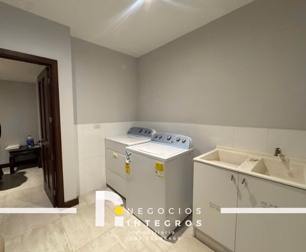 APARTAMENTO EN VENTA AMUEBLADO Y REMODELADO EN MILENIA OAKLAND ZONA 10