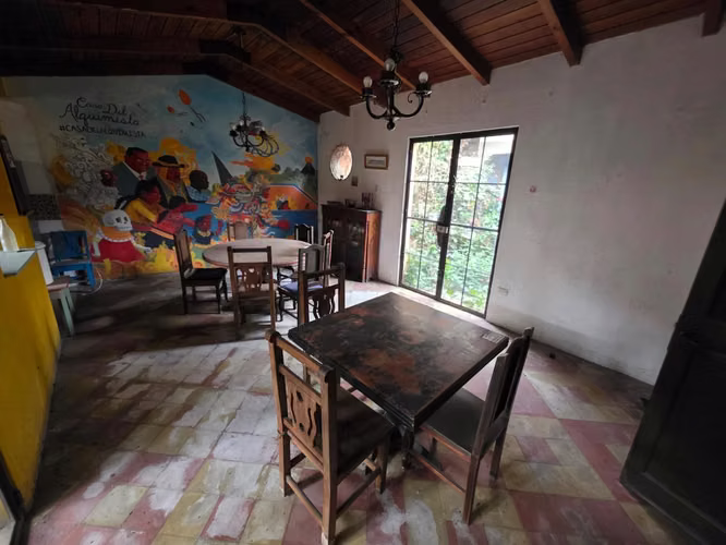 VENDO CASA EN ZONA 2, IDEAL VIVIENDA, AIRBNB, HOSTAL, ASILO DE ANCIANOS