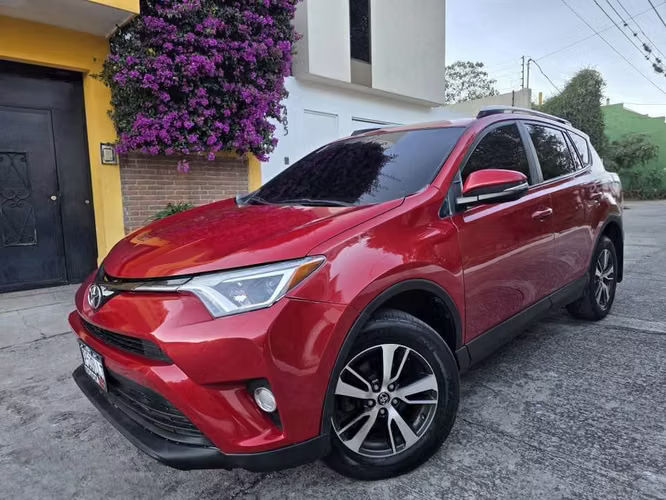 TOYOTA RAV4 XLE