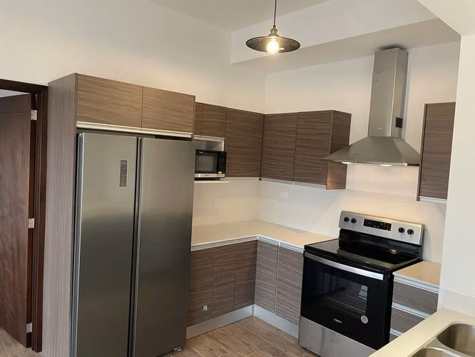 APARTAMENTO EN RENTA, ZONA 10, con Balcón y Piscina 