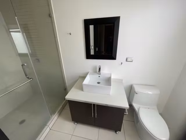 Rento apartamento en Zona 14   EDIFICIO EXCLUSIVO 