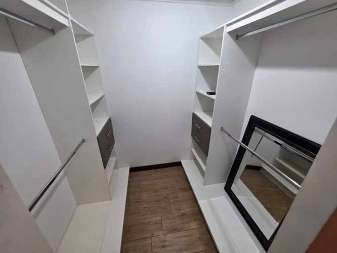 APARTAMENTO AMUEBLADO EN RENTA EN ZONA 10 – PISCINA Y 2 PARQUEOS (J)