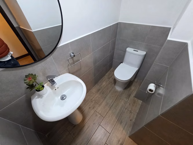 APARTAMENTO AMUEBLADO EN RENTA EN ZONA 10 – PISCINA Y 2 PARQUEOS (J)