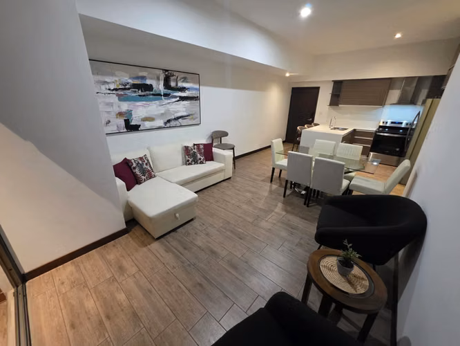 APARTAMENTO AMUEBLADO EN RENTA EN ZONA 10 – PISCINA Y 2 PARQUEOS (J)