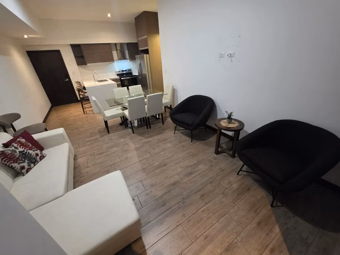 APARTAMENTO AMUEBLADO EN RENTA EN ZONA 10 – PISCINA Y 2 PARQUEOS (J)