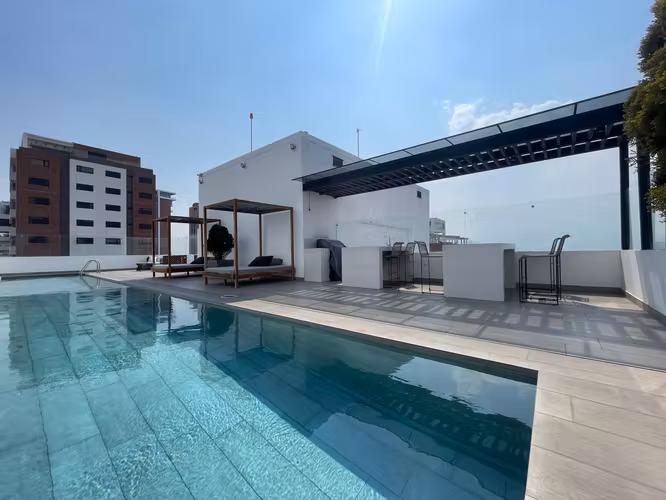 Rento apartamento en Zona 14 EDIFICIO EXCLUSIVO ROOFTOP CON PISCINA