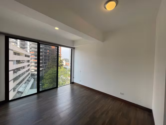 Rento apartamento en Zona 14 EDIFICIO EXCLUSIVO ROOFTOP CON PISCINA