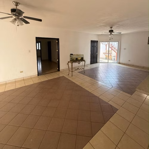 CASA ESTILO COLONIAL EN VENTA EN JARDINES DE SAN ISIDRO ZONA 16