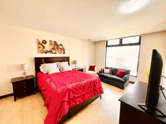 Zona 10 • Apartamento Amueblado en Renta • Edificio Veinti4