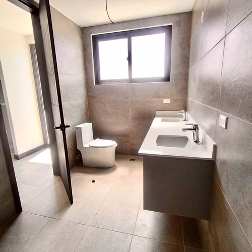 Zona 11 • Casa en Renta • Condominio Cañadas de Las Charcas