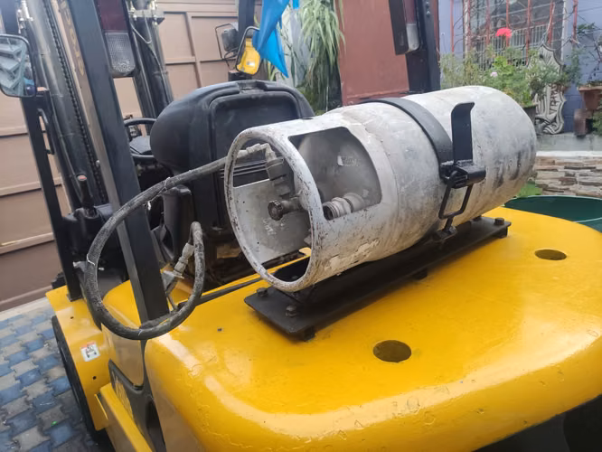 ATENCION EMPRENDEDORES COMERCIALES E INDUSTRIALES. LLEGO EL MACHETE…MONTACARGAS MODERNO y POTENTE