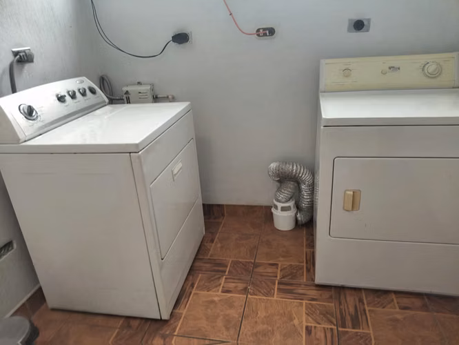 RENTO LINDO APARTAMENTO EN ZONA 10 ENTRADA A OAKLAND