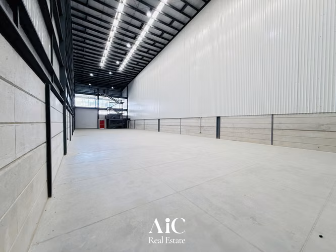 BODEGA C/ MULTIPLES AMBIENTES  665Mts2 / ZONA EMPRESARIAL NARANJO D6