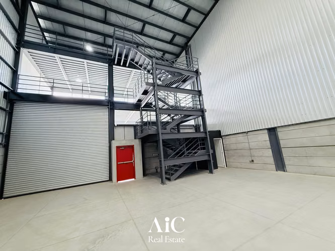 BODEGA C/ MULTIPLES AMBIENTES  665Mts2 / ZONA EMPRESARIAL NARANJO D6