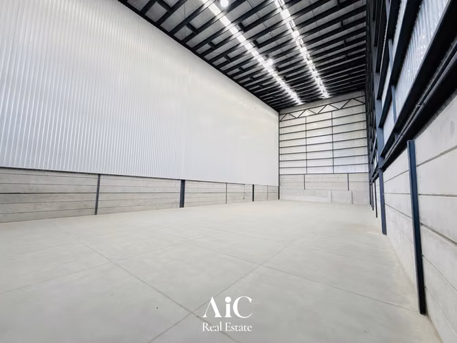 BODEGA C/ MULTIPLES AMBIENTES  665Mts2 / ZONA EMPRESARIAL NARANJO D6