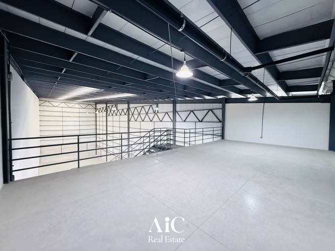 BODEGA C/ MULTIPLES AMBIENTES  665Mts2 / ZONA EMPRESARIAL NARANJO D6