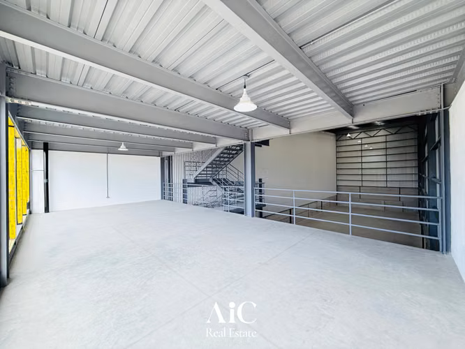BODEGA C/ MULTIPLES AMBIENTES  665Mts2 / ZONA EMPRESARIAL NARANJO D6