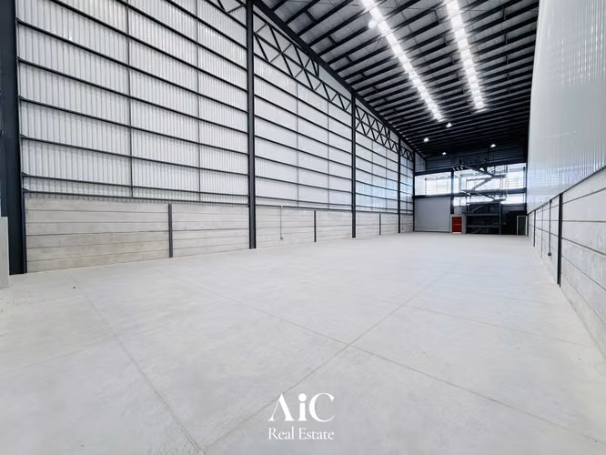 BODEGA C/ MULTIPLES AMBIENTES  665Mts2 / ZONA EMPRESARIAL NARANJO D6
