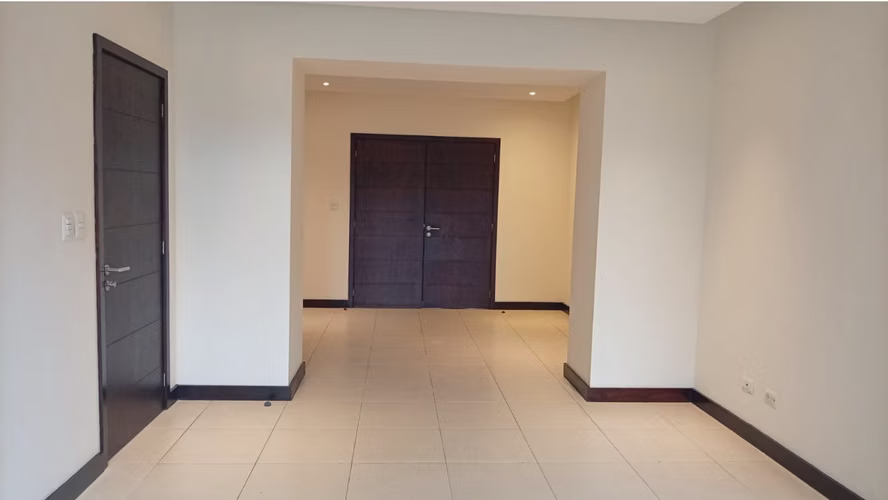 ¡187 m² en Renta Zona 14 por US$1,375! 2 Suites | 2 Parqueos