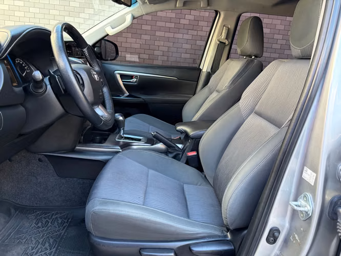 Toyota Fortuner SRV de Agencia Modelo 2024