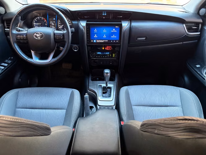Toyota Fortuner SRV de Agencia Modelo 2024
