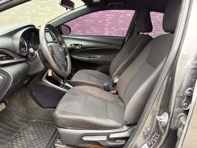 Toyota Yaris E de Agencia Modelo 2023