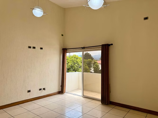 CASA EN RENTA EN ZONA 11 MARISCAL, DENTRO DE CONDOMINIO
