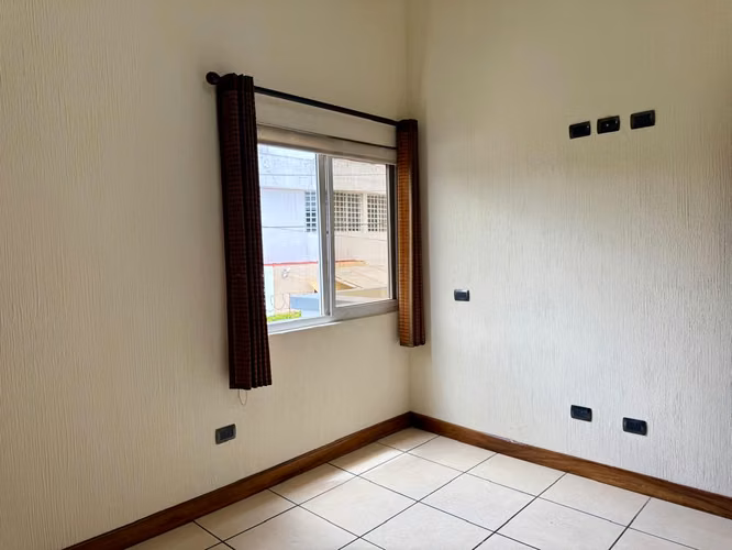 CASA EN RENTA EN ZONA 11 MARISCAL, DENTRO DE CONDOMINIO