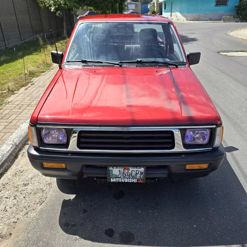 Mitsubishi L200 o Mighty Max 88