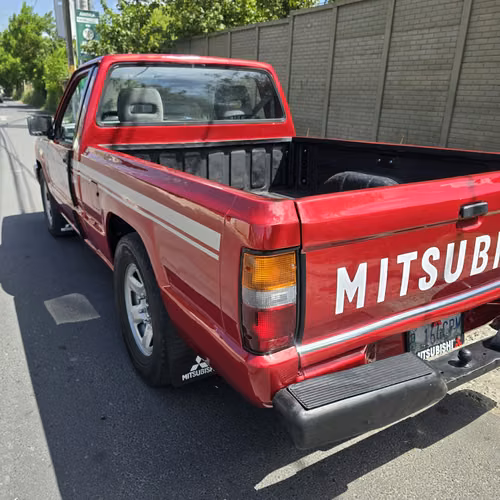 Mitsubishi L200 o Mighty Max 88