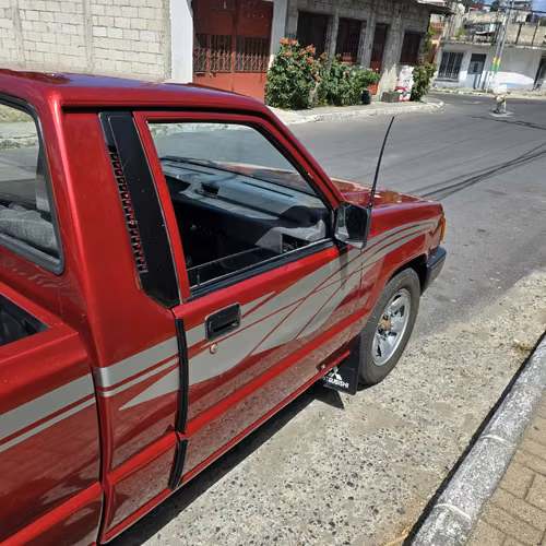 Mitsubishi L200 o Mighty Max 88