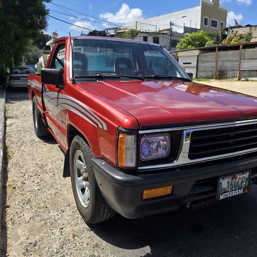 Mitsubishi L200 o Mighty Max 88