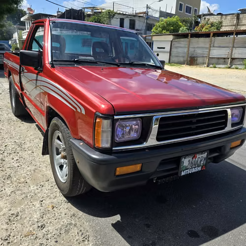 Mitsubishi L200 o Mighty Max 88