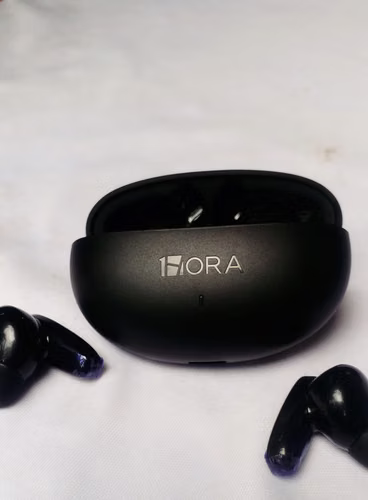 Audífonos Inalámbricos 1Hora AUT205 – Bluetooth 5.3, In-Ear con Luces LED y Control Táctil | Hasta 24 h con Estuche