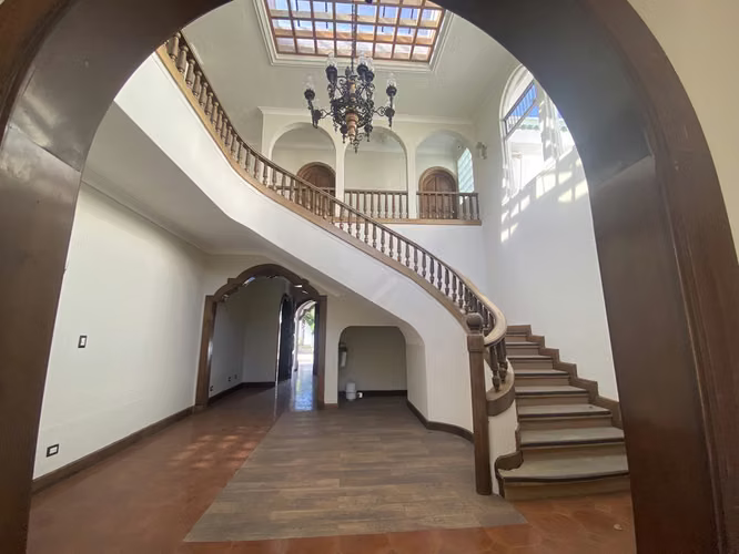 ALQUILO AMPLIA CASA PARA OFICINAS, COLONIA MARISCAL Zona 11 | 600 m²