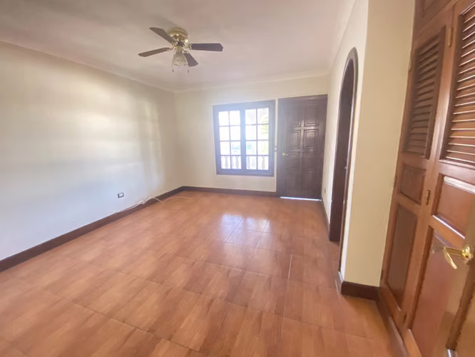 ALQUILO AMPLIA CASA PARA OFICINAS, COLONIA MARISCAL Zona 11 | 600 m²