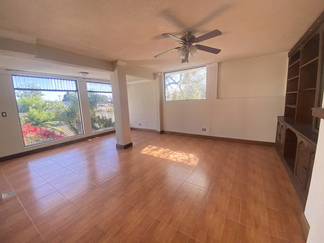 ALQUILO AMPLIA CASA PARA OFICINAS, COLONIA MARISCAL Zona 11 | 600 m²