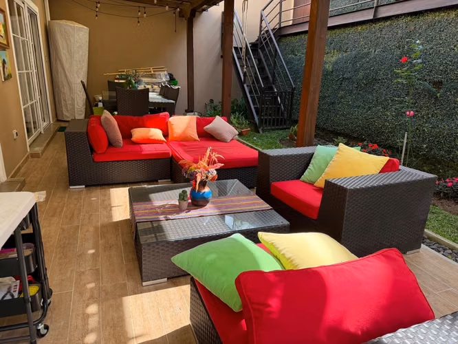 CASA EN VENTA EN CONDOMINIO Km 13.5 CAES | 317 m², jardín y pérgola