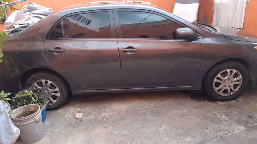 Toyota Corolla LE 2011
