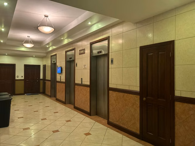 CON EXCELENTE PRECIO APARTAMENTO EN VENTA o RENTA, AMUEBLADO Y EQUIPADO EN MILENIA, ZONA 10 – OAKLAND - Imagen 18