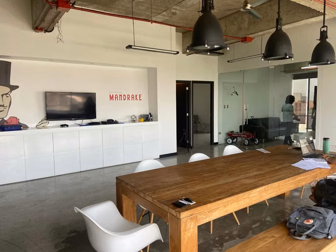 ESPECTACULAR Y MODERNA OFICINA EN VENTA ZONA 10, DESIGN CENTER
