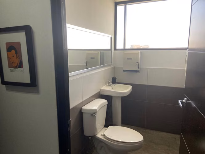 ESPECTACULAR Y MODERNA OFICINA EN VENTA ZONA 10, DESIGN CENTER