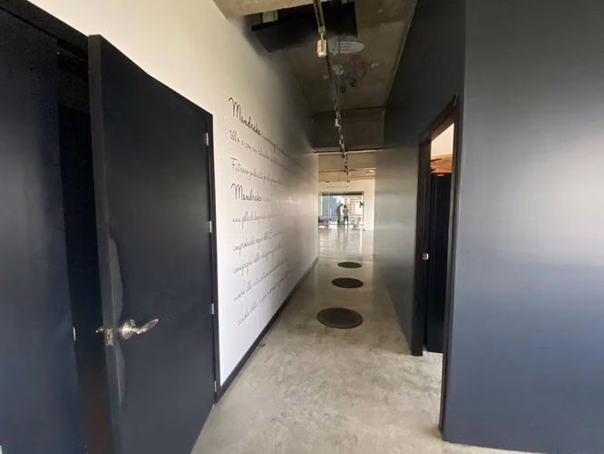 ESPECTACULAR Y MODERNA OFICINA EN VENTA ZONA 10, DESIGN CENTER